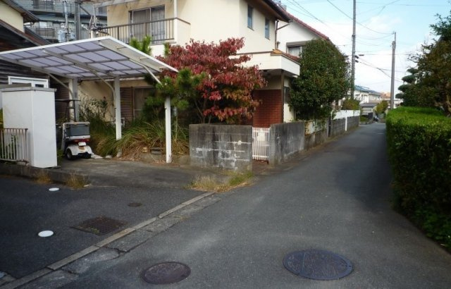 野中町中古住宅の前面道路含む現地写真