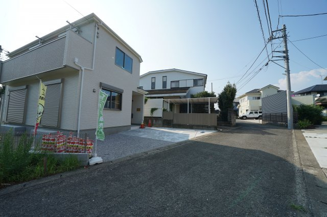 保土ヶ谷区川島町　新築戸建【成約】の前面道路含む現地写真