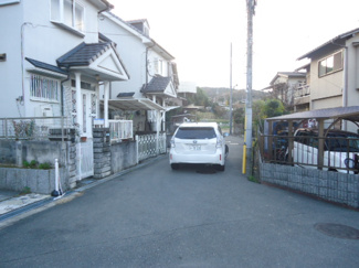 【前面道路含む現地写真】