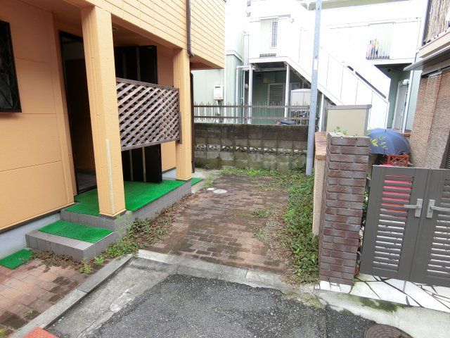 神戸市垂水区福田１丁目　中古戸建の駐車場|ガーレージスペース　自転車も可能です
