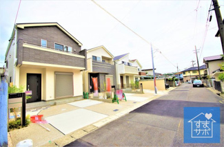 【前面道路含む現地写真】 | 1号棟　現地（2019年8月）撮影
前面道路は南側幅員約5.9mの公道。
