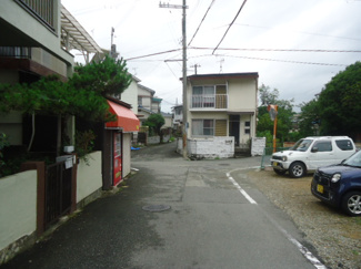 【前面道路含む現地写真】