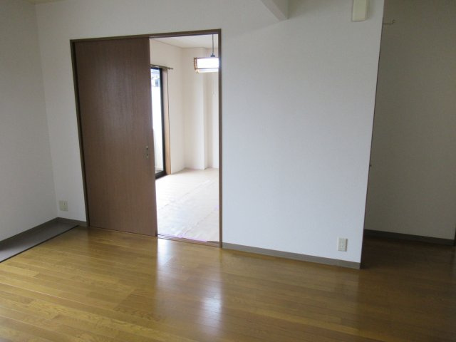 晃七第二マンションの居間・リビング