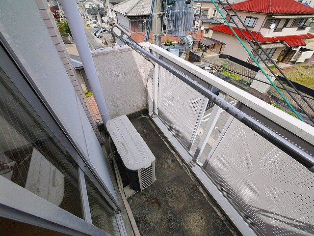 シティパレス佐保川Ｐ１のバルコニー|暖かな日差しのふりそそぐバルコニー