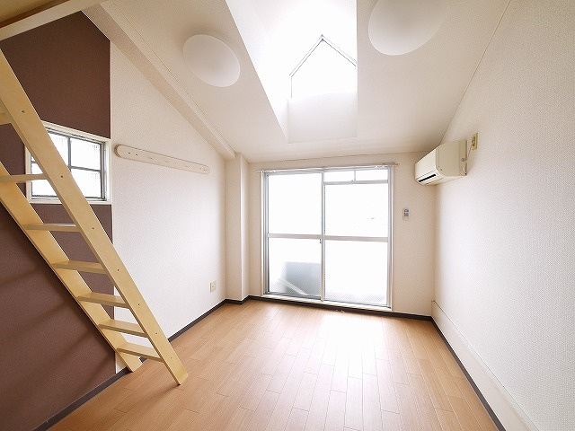 シティパレス佐保川Ｐ１の居間・リビング|こちらの居間で趣味の時間をお楽しみください