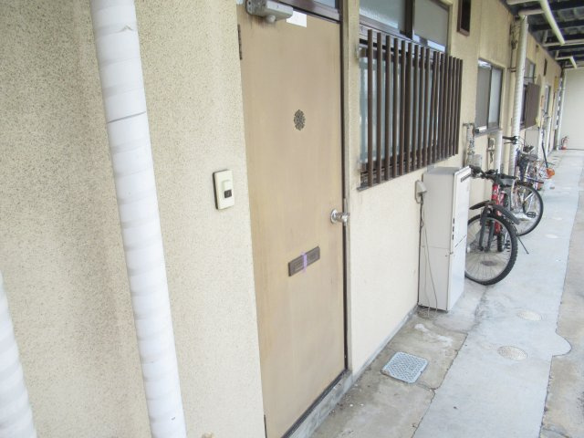 四ツ掘ハイツの玄関