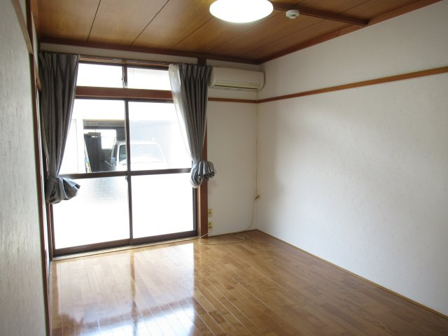 四ツ掘ハイツの洋室