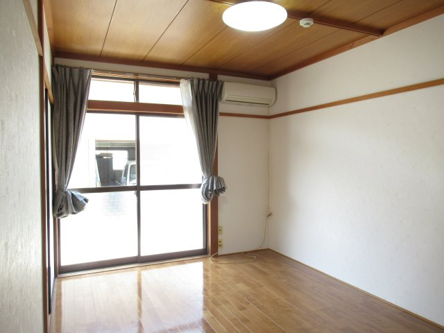 四ツ掘ハイツの洋室