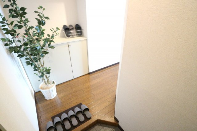 グラントルム弐番館の玄関|同タイプのものです。