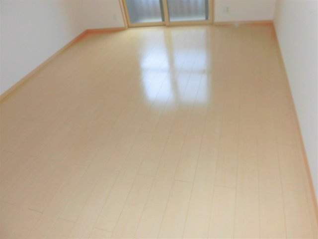 モナリエ表佐の洋室