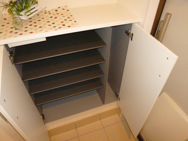 クレインアートＣの玄関|シューズボックス