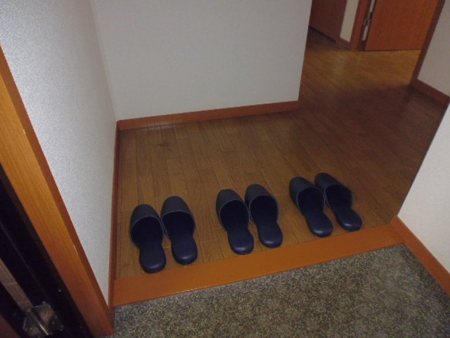 ヴィアーレ中畝Ａの玄関