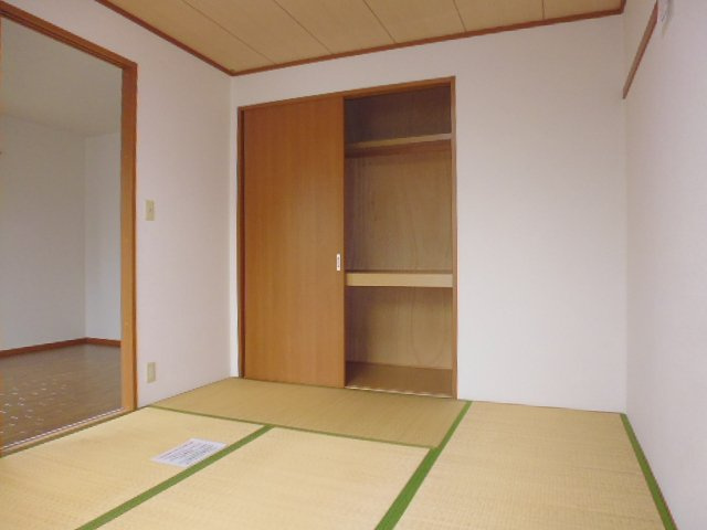 ヴィアーレ中畝Ａの和室