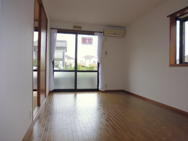 ヴィアーレ中畝Ａの居間・リビング