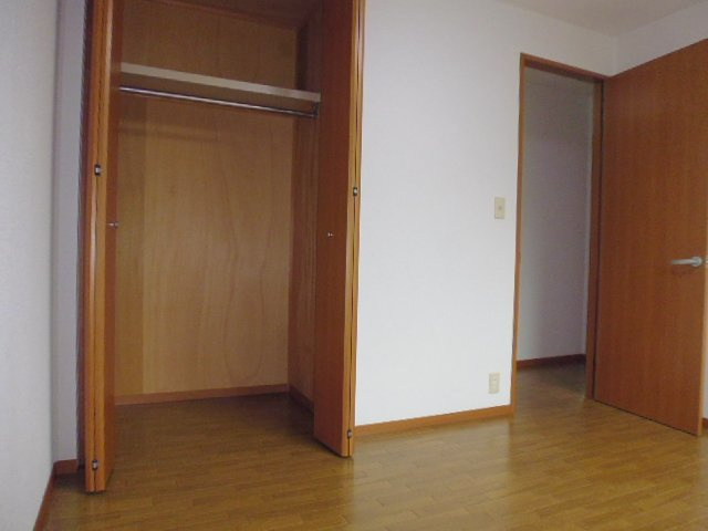 ヴィアーレ中畝Ａの寝室|洋室