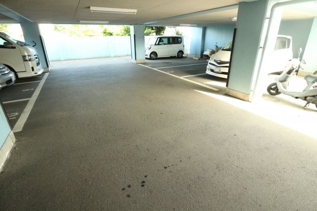 エスポワール森友の駐車場