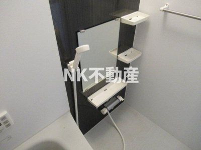 【浴室】 | Sky Grace花園（スカイグレイスハナゾノ）（河内花園賃貸） | お風呂に鏡があります