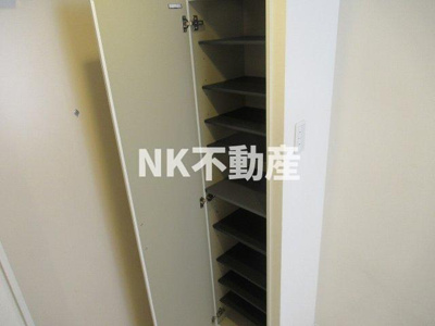 【玄関】 | Sky Grace花園（スカイグレイスハナゾノ）（河内花園賃貸） | シューズボックスです