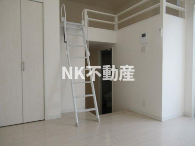 【居間・リビング】 | Sky Grace花園（スカイグレイスハナゾノ）（河内花園賃貸） | 洋室です