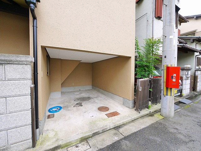 南京終1丁目貸戸建ての駐車場|駐車スペースもあります