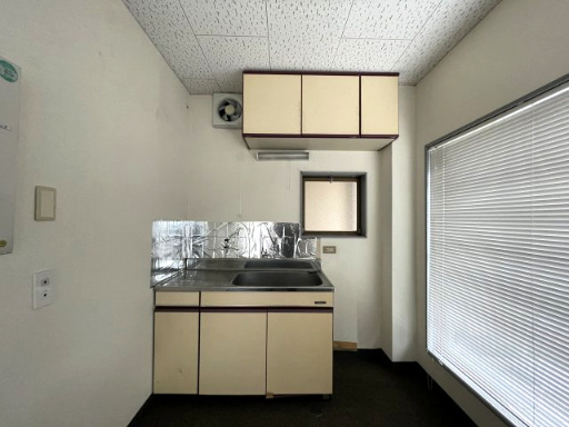 高山ビルの内装