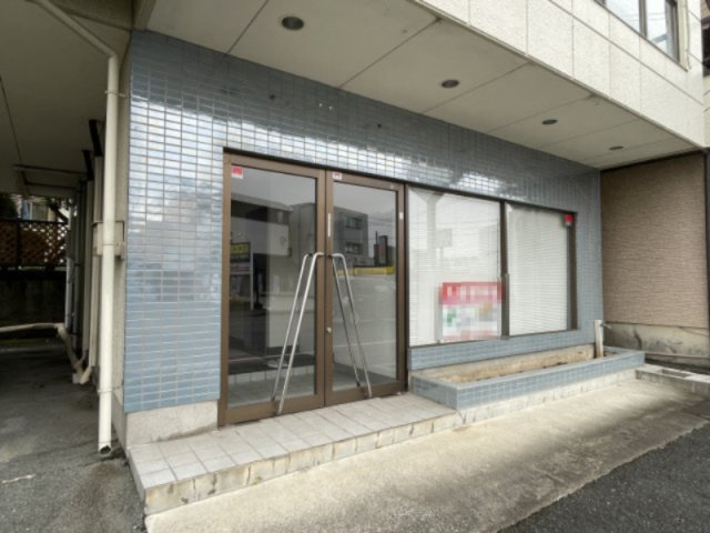 高山ビルのエントランス