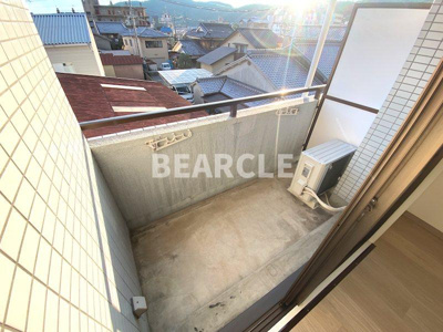 【バルコニー】 | ヌーベル上花山 | 外からの目が気にならないバルコニーで洗濯物が干せます