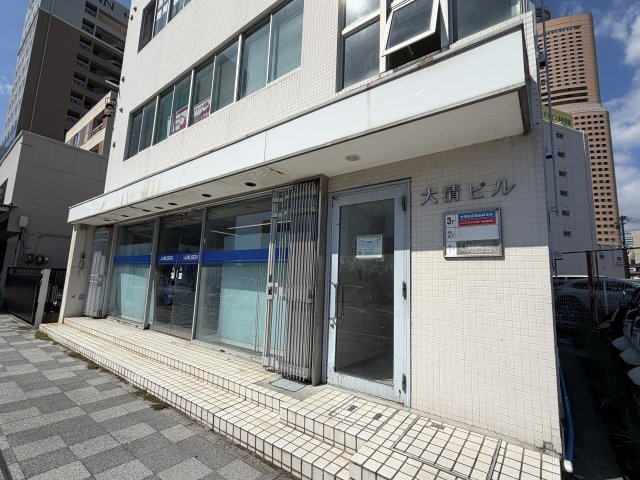 大清ビルのエントランス