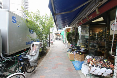 【周辺】 | 小熊ビル | 小熊ビル　物件前　尾竹橋通り沿いの物件です