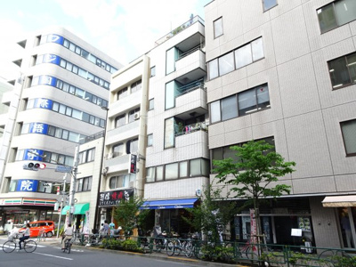 【外観】 | 小熊ビル | 小熊ビル　鶯谷駅から徒歩4分・入谷駅から徒歩10分の好立地。ワンフロア1テナント。尾竹橋通り沿いの物件。