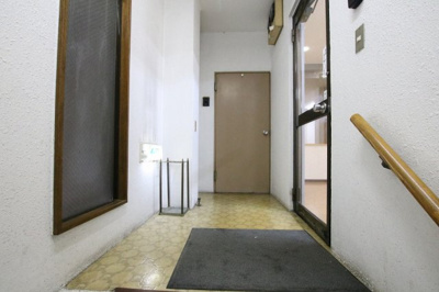 【その他共用部分】 | 小熊ビル | 小熊ビル　2F玄関前