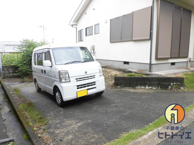 松田貸家の駐車場