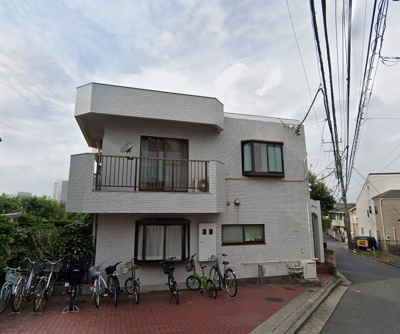 【外観】 | 菊名パークマンション | 戸建感覚を味わえるメゾネット住戸。階段の天窓により採光良好！