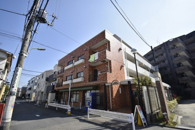 【外観】 | 田園調布ロイヤルハイツ | 東急多摩川線「沼部」駅徒歩3分、東急東横線・目黒線「多摩川」駅徒歩13分と好立地！雨の日や帰宅時間が遅い方も安心です♪