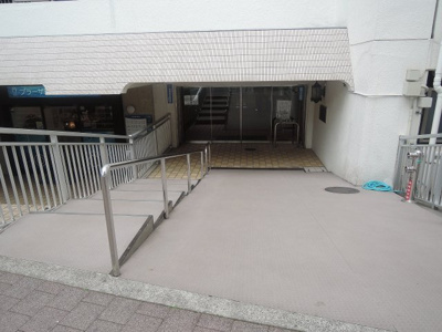 【エントランス】 | 美しが丘ルピナス | 東急田園都市線「たまプラーザ」駅徒歩2分と好立地！