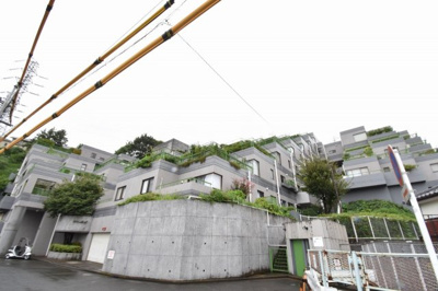 【外観】 | グランドメゾン日吉 | 収納力の高いウォークインクローゼット！住まいの独立性を高める玄関ポーチ付♪