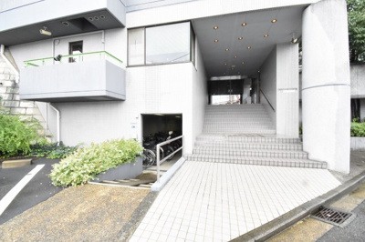 【エントランス】 | グランドメゾン日吉 | 東急東横線・東急目黒線・横浜市営地下鉄グリーンライン「日吉」駅徒歩8分！