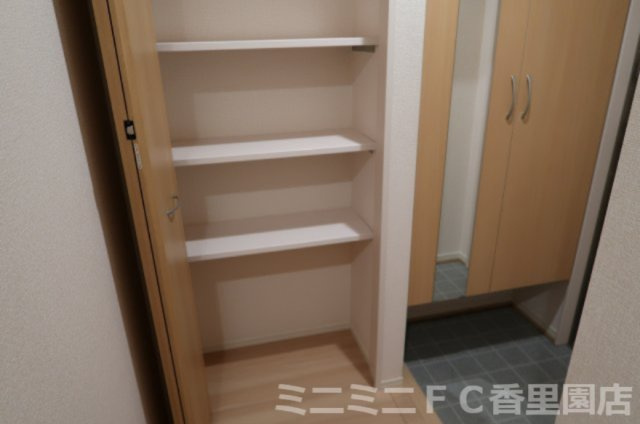 ｓａｉｎｔーｆｌｅｕｒの収納|玄関ホールにある収納棚