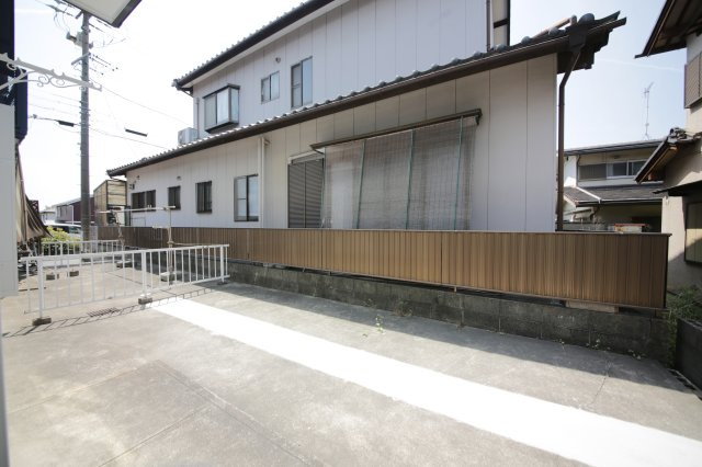 レオハイムの駐車場