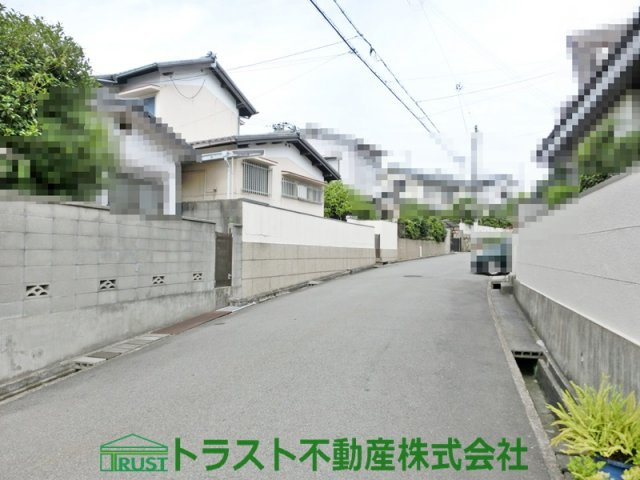 松が丘1丁目　売土地の前面道路含む現地写真