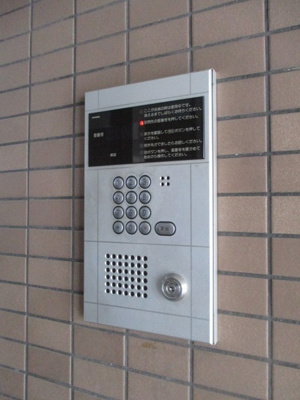 【エントランス】 | ロイヤルシラコ | オートロック完備