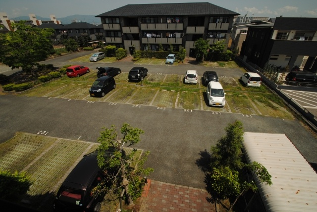 クレールⅡの駐車場