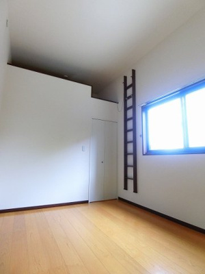 【洋室】 | ラフィーネ | 南東向き洋室6帖☆テラスに繋がる角部屋二面採光のお部屋です！洋室のお部屋は毎日のお手入れもラクラクできちゃいます！