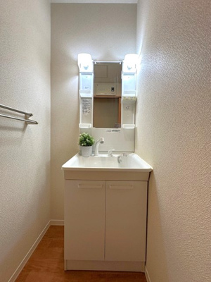 【独立洗面台】 | ベルグリーン | 洗髪洗面化粧台で忙しい朝にも寝癖の付いた頭にも優しい☆お化粧するときにも大活躍です♪