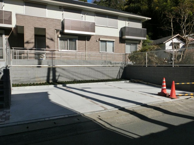 【駐車場】 | ベルグリーン | いつでも目の届く敷地内に駐車場があります♪荷物がかさばりがちなお買物にも、敷地内駐車場があると便利ですよね☆