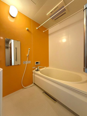 【浴室】 | ベルグリーン | 追い焚き機能・浴室暖房乾燥機付きバスルーム♪雨の日のお洗濯にも便利な物干しバー完備です！お風呂に浸かって一日の疲れもすっきりリフレッシュ☆