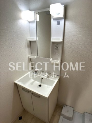 【独立洗面台】 | 第4カネイ本町ビル | 独立洗面台、小物を置くことができて便利です