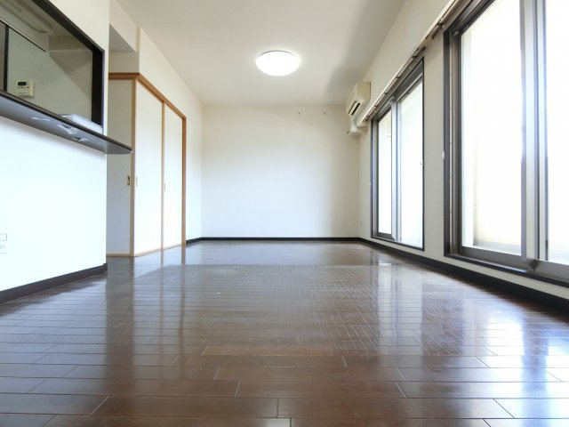 ルナコート富田林の居間・リビング