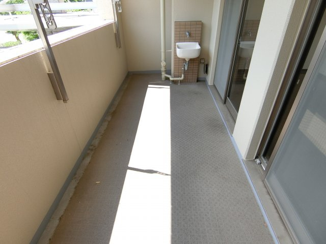 ルナコート富田林のバルコニー