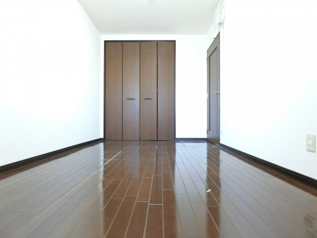 ルナコート富田林の洋室